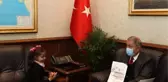 Son dakika haber! Milli Savunma Bakanı Akar, Anıtkabir'i görme hayali gerçek olan Hakkarili küçük Hira ile görüştü