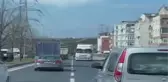 SULTANGAZİ'DE TERS YÖNDE GERİ GİDEREK TRAFİĞİ TEHLİKEYE ATAN TIR SÜRÜCÜSÜ YAKALANDI