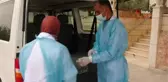 El Halil'de sağlık ekipleri ev ev dolaşıp yaşlılara aşı yapıyor