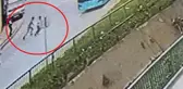Kız kavgası kanlı bitti! 16 yaşındaki genç, 17 yaşındaki genci sokak ortasında çekip vurdu
