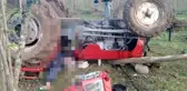 Devrilen traktörün altında kalan yaşlı adam, feci şekilde can verdi