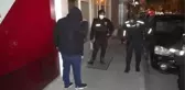 'Hasmım var' diyerek elindeki bıçağı vermeyince biber gazıyla etkisiz hale getirildi