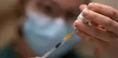 AstraZeneca krizi büyüyor! Aşıdan sonra ölen kişinin ailesi suç duyurusunda bulundu