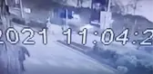AVCILAR'DA AŞIRI YÜKLÜ KAMYONET BÖYLE DEVRİLDİ