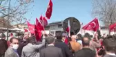 İYİ Partililerden, Çin'in Ankara Büyükelçiliği önünde siyah çelenkli protesto
