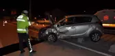 Karaman'da çarpışan otomobiller kaldırıma savruldu: 1 yaralı