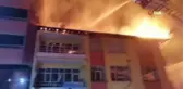 Tokat'ta iki katlı binanın çatısı alev alev yandı