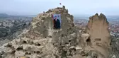Dünyanın en yüksek peribacasına Cumhurbaşkanı Recep Tayyip Erdoğan posteri asıldı