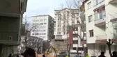 Çökme tehlikesi nedeniyle 8 katlı bina boşaltıldı (2)