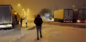 İki tırın çarpıştığı kazada kabine sıkışan sürücü yaralandı