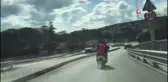 İstanbul'un göbeğinde şaşkına çeviren olay.. Aç kalan Şahin kent merkezine indi