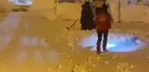 Kardan yolu kapanan köyde kalp krizi geçiren kişi hastaneye ulaştırıldı