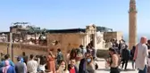MARDİN'DE KISITLAMASIZ HAFTA SONU; TARİHİ MEKANLAR DOLDU, ESNAFIN YÜZÜ GÜLDÜ