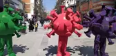 Maskelilere kırmızı gül, maskesizlere kırmızı kart