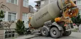 Beşiktaş'ta beton mikseri 7 katlı binaya çarptı