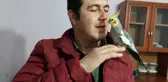 İlk sahibi uzman çavuş! Bu papağan her sabah ev halkını 