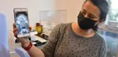 Boğaz ağrısı için hastaneye giden kadının, kokoreç yerken diline iğne battığı ortaya çıktı