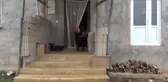Kadın eğitmen, okuma yazma bilmeyenler için kasalı kamyonetiyle köy köy dolaşıyor