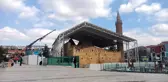 Tadilatı bitmedi, mahyası asıldı