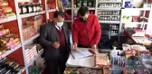 Hayırsever işadamı mahallelinin bakkal borcunu temizledi