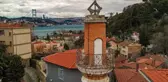İstanbul'un simgelerinden olan 447 yıllık güneş saatli minare dikkat çekiyor