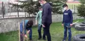 Kızılcahamam'daki Perihan Erdoğan Ortaokulu bahçesine şehitler anısına meyve ağacı fidanı dikildi