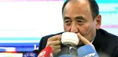 Kırgızistan Sağlık Bakanı Beyşenaliyev, 'korona tedavisinde kullanılıyor' deyip kameralar karşısında zehirli bitkiyi kaynatıp içti