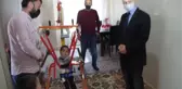 Malazgirt Kaymakamı Demirer, serebral palsili çocuğa uzay terapi sistemi aldı