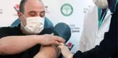 Yerli aşı için gönüllü olan Bakan Varank, ilk doz aşıyı yaptırdı