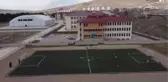 Öğretmenler atıl sentetik çimden öğrencileri için saha yaptı