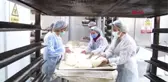 MER-EK'İN RAMAZAN PİDELERİ, HAMURUNDAN SATIŞINA KADAR KADIN EMEĞİ İLE İŞLENİYOR