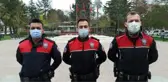 Polislerden yürekleri ısıtan hareket! Kağıt toplayıcılarına verdikleri kumanya ile takdir topladılar