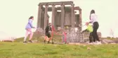 Tarihi mekanlarında öğrencileriyle tenis oynayıp gençleri spora çağırıyor