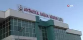 Antalya'da sağlık çalışanları aşı olmak istemeyen vatandaşları böyle ikna ediyor