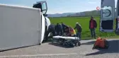 Kamyonette sıkışan sürücüyü kurtarmak için zamanla yarıştılar