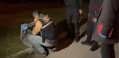 YOL KENARINDA BULUNAN ÇANTADAN TABANCA ÇIKTI