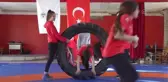 AFYONKARAHİSAR - Taşoluk beldesinin güreşçi kızları Avrupa Şampiyonası'ndan başarıyla dönmek istiyor