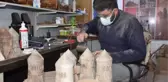 30 YILDIR CEVİZ AĞACINDAN TARİHİ YAPILARIN MAKETİNİ YAPIYOR