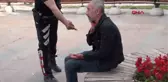 Son dakika... ANTALYA POLİS ARAMA YAPMAK İSTEYİNCE KENDİNİ YARALADI, ÜZERİNDEN KALEM GÖRÜNÜMLÜ SUİKAST SİLAHI ÇIKTI