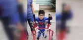 Kas hastası 5 yaşındaki Halil İbrahim, hayırsever tarafından alınan yürüteç sayesinde ilk adımı attı