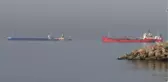 İstanbul Boğazı'nda arıza yapan gemi Ahırkapı'ya çekildi/Gündüz fotoğraflarıyla