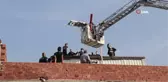 Çatıda kolunu spiral makinesine kaptıran vatandaşı itfaiye ekipleri kurtardı