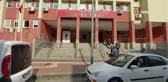Adliye otoparkındaki lüks araçlara makasla zarar veren şahıs yakalandı