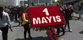 Sendikalar, 1 Mayıs dolayısıyla Taksim Cumhuriyet Anıtı'na çelenk bıraktı