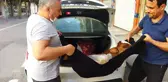 Hasta buzağıyı lüks otomobille kliniğe getirdi