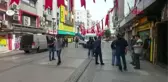 İZMİR'DE 3 AYRI İZİNSİZ 1 MAYIS GÖSTERİSİNE 12 GÖZALTI; ÇATIYA ÇIKTILAR