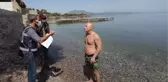 Tam kapanmada denizde yüzerken polise yakalanan şahıs, savunmasıyla şaşırttı