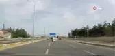 Jip ile motosikletin tehlikeli yarışı kamerada