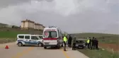 Devrilen otomobildeki sürücü hayatını kaybetti, 2 kişi yaralandı