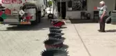 Eski lastiklerden saksı ve süs havuzu yapıyor